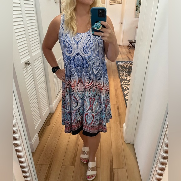 Dresses & Skirts - Sttoreline Medium Bright Paisley Dress ❤️